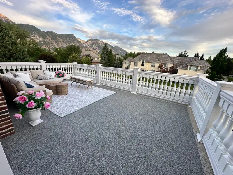 Palazzo blend deck with outdoor furniture and a mountain view
