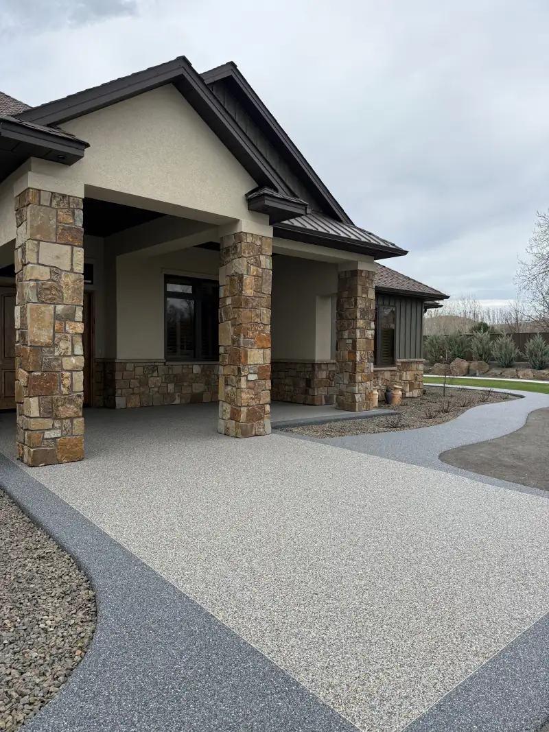 Covered front entry in Monticello with a darker Manhattan border