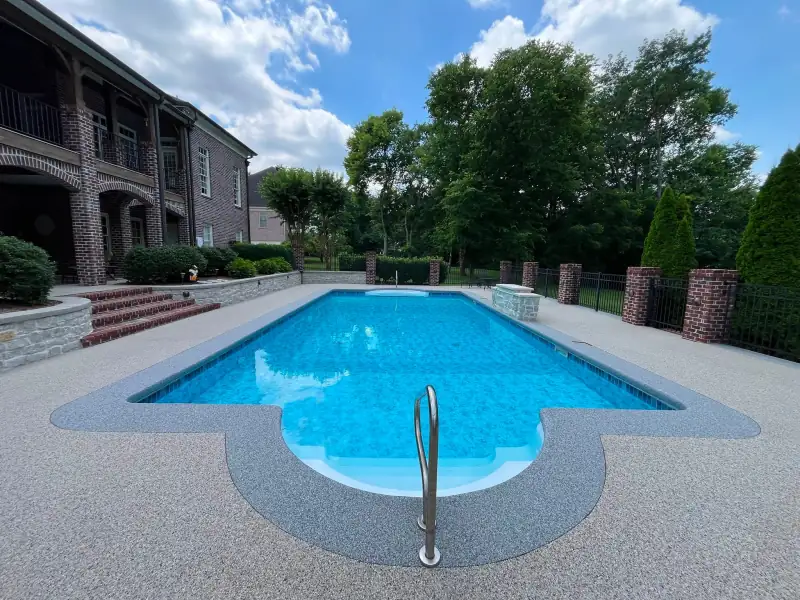 Light Alaskan Tundra pool deck with a darker border around the coping